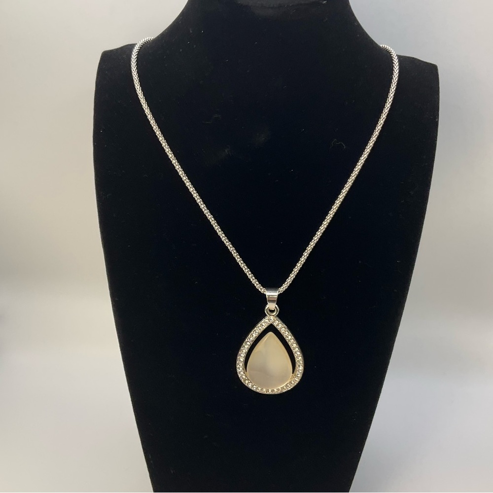 Silver Tone Teardrop Cat’s Eye Pendant Necklace Rhinestone Halo Ivory Statement